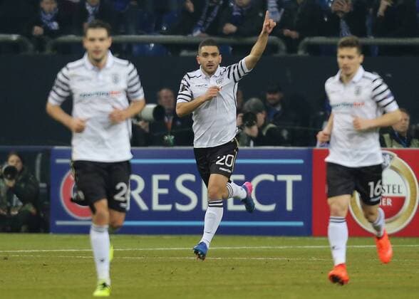 Gelsenkirchen, Germany 22.02.2017, Europa League, Round of 32, 2nd leg, FC Schalke 04 vs PAOK FC, Torjubel 1-1 durch Efthymis Koulouris (PAOK, M). ( DeFodi512