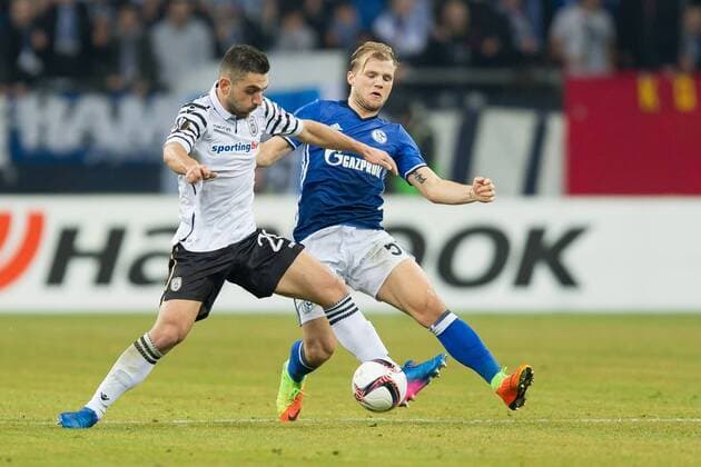 Gelsenkirchen, Germany 22.02.2017, UEFA Europa League - 2016 2017 Season, FC Schalke 04 - PAOK Saloniki, Efthymios Koulouris (Paok) und Johannes Geis (S04) im zweikampf ( DeFodi001