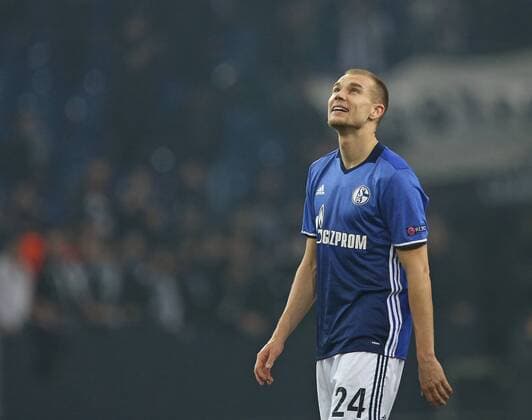 22.02.2017, Fussball UEFA Europa League 2016 2017, Zwischenrunde, FC Schalke 04 - PAOK Saloniki, in der VELTINS-Arena Gelsenkirchen. Holger Badstuber (Schalke) 