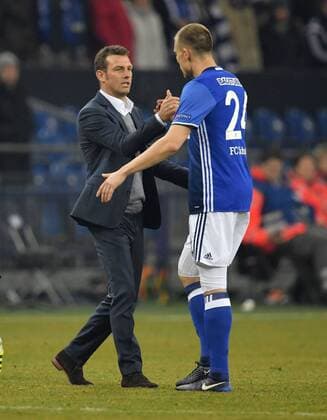 22.02.2017, Fussball, UEFA Europa League, Saison 2016 2017, Zwischenrunde, FC Schalke 04 - PAOK Saloniki Trainer Markus Weinzierl (FC Schalke 04), li., und Holger Badstuber (FC Schalke 04)
