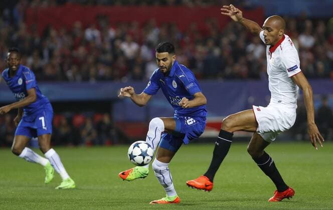 Sevilla s French midfielder Steven N Zonzi (R) vies for the ball with Leicester s striker Riyad Mahrez during the UEFA Champions League round of 16 first leg match between Leicester City and Sevilla, at Ramon Sanchez Pizjuan stadium in Seville, Andalusia, Spain, 22 February 2017. SEVILLA VS. LEICESTER CITY !ACHTUNG: NUR REDAKTIONELLE NUTZUNG!  Copyright: xJulioxMunozx SEV001 20170222-636233952343457378