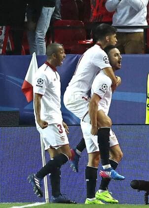 Sevilla s midfielder Pablo Sarabia (R) jubilates a goal, the first of the team, during the UEFA Champions League round of 16 first leg match between Leicester City and Sevilla, at Ramon Sanchez Pizjuan stadium in Seville, Andalusia, Spain, 22 February 2017. SEVILLA VS. LEICESTER CITY !ACHTUNG: NUR REDAKTIONELLE NUTZUNG!  Copyright: xJulioxMunozx SEV001 20170222-636233958617047800