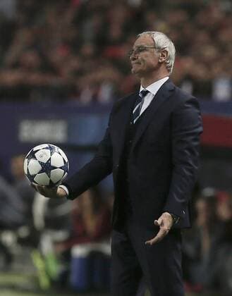 Leicester s coach Claudio Ranieri gives his players directions during the UEFA Champions League round of 16 first leg match between Leicester City and Sevilla, at Ramon Sanchez Pizjuan stadium in Seville, Andalusia, Spain, 22 February 2017. SEVILLA VS. LEICESTER CITY !ACHTUNG: NUR REDAKTIONELLE NUTZUNG!  Copyright: xJosexManuelxVidalx SEV001 20170222-636233959345870456