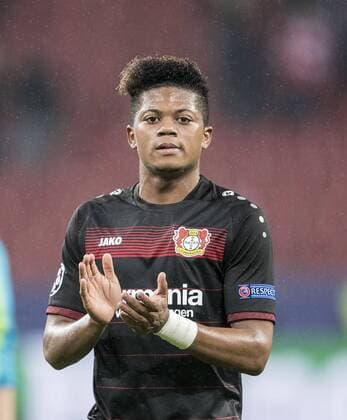 Leon BAILEY (LEV) klatscht, katschend, Gestik, Geste, Fussball Champions League, Achtelfinale Hinspiel, Bayer 04 Leverkusen (LEV) - Atletico Madrid (AM) 2:4, am 21.02.2017 in Leverkusen Deutschland.