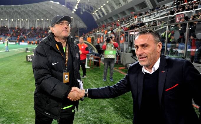 Osmanlispor s trainer Mustafa Resit Akcay and Olympiakos s trainer Paulo Bento shahe their hands before the UEFA European League football match, between Osmanlispor and Olympiakos at Osmanli Stadyumu in Ankara, February 23, 2017. (  Copyright: HikmetxSaatci 15634831