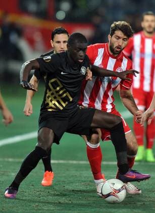Osmanlispor s Badou Ndiaye and Olympiakos s Karim Ansarifard vie for the ball during the UEFA European League football match, between Osmanlispor and Olympiakos at Osmanli Stadyumu in Ankara, February 23, 2017. (  Copyright: HikmetxSaatci 15634834