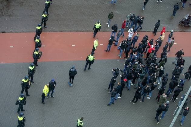 AMSTERDAM 23.02.2017 UEFA EUROPA LEAGUE SECOND LEG MATCH: AJAX AMSTERDAM - LEGIA WARSAW POLICJA KIBICE AJAKSU  170223PYK016