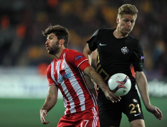 Osmanlispor s Vaclav Prochazka (R) and Olympiakos s Karim Ansarifard vie for the ball during the UEFA European League football match, between Osmanlispor and Olympiakos at Osmanli Stadyumu in Ankara, February 23, 2017. (  Copyright: HikmetxSaatci 15634840