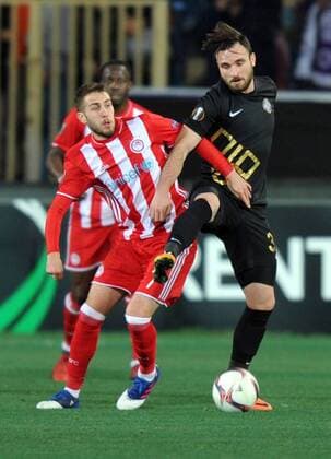 Osmanlispor s Musa Cagiran and Olympiakos s Kostas Fortunis vie for the ball during the UEFA European League football match, between Osmanlispor and Olympiakos at Osmanli Stadyumu in Ankara, February 23, 2017. (  Copyright: HikmetxSaatci 15634872