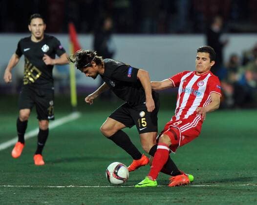 Osmanlispor s Tiago Pinto and Olympiakos s Tarik Elyounoussi vie for the ball during the UEFA European League football match, between Osmanlispor and Olympiakos at Osmanli Stadyumu in Ankara, February 23, 2017. (  Copyright: HikmetxSaatci 15634878