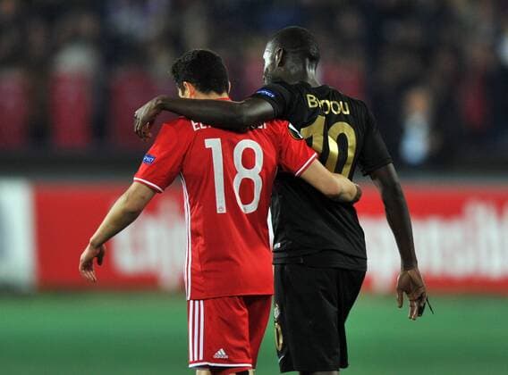 Osmanlispor s Badou Ndiaye and Olympiakos s Tarik Elyounoussi during the UEFA European League football match, between Osmanlispor and Olympiakos at Osmanli Stadyumu in Ankara, February 23, 2017. (  Copyright: HikmetxSaatci 15634904