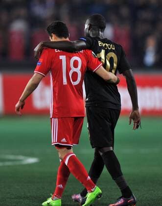 Osmanlispor s Badou Ndiaye and Olympiakos s Tarik Elyounoussi during the UEFA European League football match, between Osmanlispor and Olympiakos at Osmanli Stadyumu in Ankara, February 23, 2017. (  Copyright: HikmetxSaatci 15634905