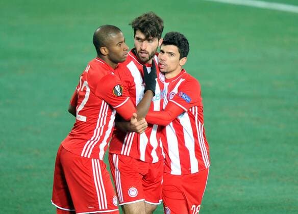 Olympiakos Karim Ansarifard celebrates his goal with teammates during the UEFA European League football match, between Osmanlispor and Olympiakos at Osmanli Stadyumu in Ankara, February 23, 2017. (  Copyright: HikmetxSaatci 15634915