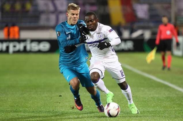 Zenit s forward s Aleksandr Kokorin and Anderlecht s Frank Acheampong fight for the ball during a game between Russian team FC Zenit and Belgian soccer team RSC Anderlecht, return leg of the 1 16 finals of the Europa League competition, Thursday 23 February 2017, in Saint Petersburg, Russia. Anderlecht won 2-0 the first leg. VIRGINIExLEFOUR  x05053351x