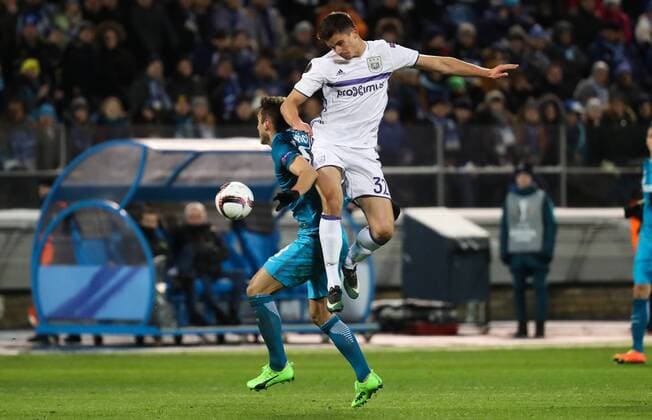 Zenit s Mauricio and Anderlecht s Leander Dendoncker fight for the ball during a game between Russian team FC Zenit and Belgian soccer team RSC Anderlecht, return leg of the 1 16 finals of the Europa League competition, Thursday 23 February 2017, in Saint Petersburg, Russia. Anderlecht won 2-0 the first leg. VIRGINIExLEFOUR  x05053353x