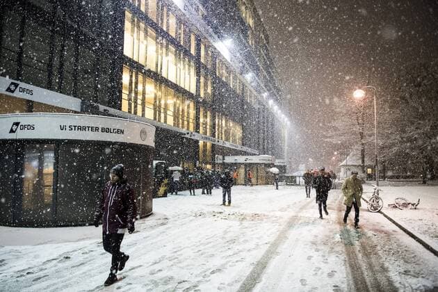 170223 Starker Schneefall außerhalb des Parken Stadions vor der Europa League Partie FC Kopenhagen vs Ludogorez Rasgrad 23. Februar 2017 in Kopenhagen.  Copyright: PETTERxARVIDSON BB170223PA007
