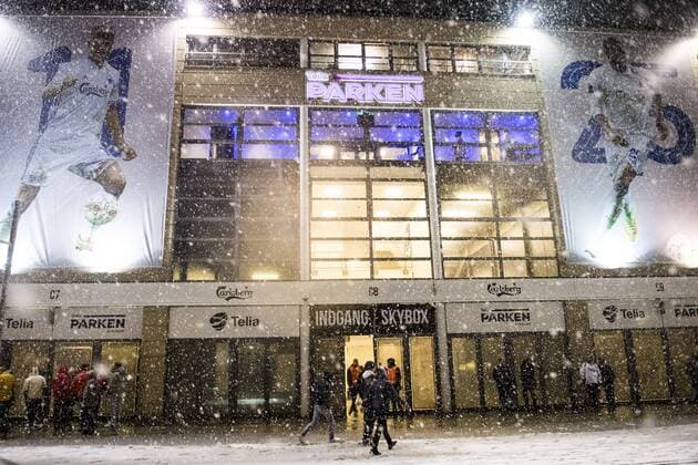 Bilder des Tages - SPORT 170223 Starker Schneefall außerhalb des Parken Stadions vor der Europa League Partie FC Kopenhagen vs Ludogorez Rasgrad 23. Februar 2017 in Kopenhagen.  Copyright: PETTERxARVIDSON BB170223PA011