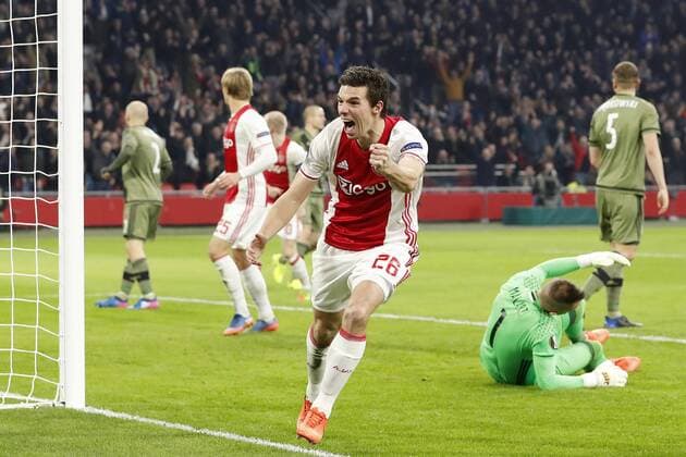 (L-R) Michal Pazdan of Legia Warszawa, Kasper Dolberg of Ajax, Davy Klaassen of Ajax, Nick Viergever of Ajax, goalkeeper Arkadiusz Malarz of Legia Warszawa, Maciej Dabrowski of Legia Warszawaduring the UEFA Europa League round of 16 match between Ajax Amsterdam and Legia Warsaw at the Amsterdam Arena on February 23, 2017 in Amsterdam, The Netherlands Ajax v Legia Warschau UEFA Europa League 2016 2017 xVIxxIVx 7184066