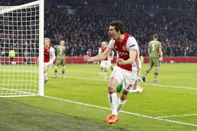 (L-R) Kasper Dolberg of Ajax, Michal Pazdan of Legia Warszawa, Nick Viergever of Ajax, Maciej Dabrowski of Legia Warszawaduring the UEFA Europa League round of 16 match between Ajax Amsterdam and Legia Warsaw at the Amsterdam Arena on February 23, 2017 in Amsterdam, The Netherlands Ajax v Legia Warschau UEFA Europa League 2016 2017 xVIxxIVx 7184067