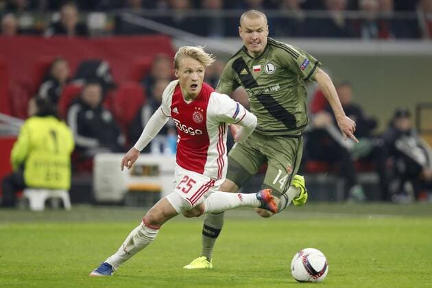 (L-R) Kasper Dolberg of Ajax, Adam Hlousek of Legia Warszawaduring the UEFA Europa League round of 16 match between Ajax Amsterdam and Legia Warsaw at the Amsterdam Arena on February 23, 2017 in Amsterdam, The Netherlands Ajax v Legia Warschau UEFA Europa League 2016 2017 xVIxxIVx 7184107