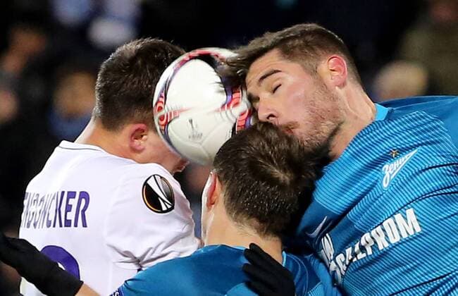 ST PETERSBURG, RUSSIA - FEBRUARY 23, 2017: RSC Anderlecht Brusselsâ€™ Leander Dendoncker (L) and Zenit St Petersburgâ€™s Javi Garcia (R) head the ball in their 2016-17 UEFA Europa League Round of 32, 2nd leg football match at Petrovsky Stadium. Alexander Demianchuk TASS  TS04261F