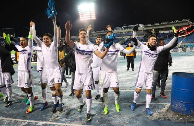 Bilder des Tages - SPORT Anderlecht s players celebrate after winning the qualification to next round at a game between Russian team FC Zenit and Belgian soccer team RSC Anderlecht, return leg of the 1 16 finals of the Europa League competition, Thursday 23 February 2017, in Saint Petersburg, Russia. Anderlecht won 2-0 the first leg. VIRGINIExLEFOUR  x05053389x