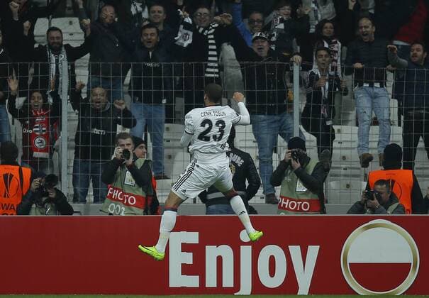 Besiktas Cenk Tosun celebrates his goal against Hapoel Beer-Sheva during UEFA European League Game at Istanbul Vodafone Arena.  15635060