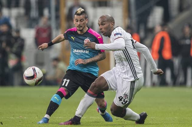 (L-R) Maor Buzaglo of Hapoel Be’er Sheva , Ryan Babel of Besiktas JKduring the UEFA Europa League round of 16 match between Besiktas JK and Hapoel Be’er Sheva on February 23, 2017 at the Vodafone Arena in Istanbul, Turkey Besiktas JK v Hapoel Be’er Sheva UEFA Europa League 2016 2017 xVIxGerritxvanxKeulenxIVx 7184431