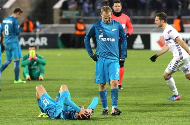 ST PETERSBURG, RUSSIA - FEBRUARY 23, 2017: Zenit St Petersburg s Luis Neto (L) and Alexander Anyukov in the 2016-17 UEFA Europa League Round of 32, 2nd leg football match against RSC Anderlecht Brussels at Petrovsky Stadium. Zenit St Petersburg won the game 3-1. Alexander Demianchuk TASS  TS04263A