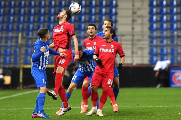 Genk s Leandro Trossard and Astra Giurgiu s Florin Lovin fight for the ball during a game between Belgian soccer team RC Genk and Romanian Club Astra Giurgiu, return leg of the 1 16 finals of the Europa League competition Thursday 23 February 2017, in Genk. First leg result was 2-2. LUCxCLAESSEN  x05053439x