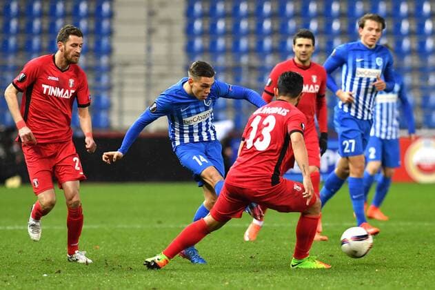 Genk s Leandro Trossard and Astra Giurgiu s Florin Lovin fight for the ball during a game between Belgian soccer team RC Genk and Romanian Club Astra Giurgiu, return leg of the 1 16 finals of the Europa League competition Thursday 23 February 2017, in Genk. First leg result was 2-2. LUCxCLAESSEN  x05053440x