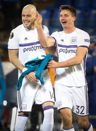 Anderlecht s Bram Nuytinck and Anderlecht s Leander Dendoncker celebrate after winning a game between Russian team FC Zenit and Belgian soccer team RSC Anderlecht, return leg of the 1 16 finals of the Europa League competition, Thursday 23 February 2017, in Saint Petersburg, Russia. Anderlecht won 2-0 the first leg. VIRGINIExLEFOUR  x05053441x
