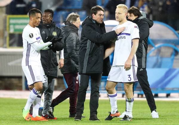 Anderlecht s head coach Rene Weiler and Anderlecht s Olivier Deschacht celebrate after winning the qualification to next round with 3-0 at a game between Russian team FC Zenit and Belgian soccer team RSC Anderlecht, return leg of the 1 16 finals of the Europa League competition, Thursday 23 February 2017, in Saint Petersburg, Russia. Anderlecht won 2-0 the first leg. VIRGINIExLEFOUR  x05053442x