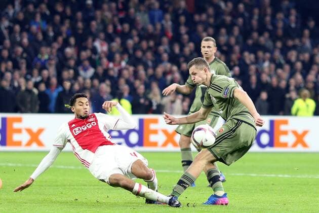 23.02.2017 AMSTERDAM 23.02.2017 UEFA EUROPA LEAGUE SECOND LEG MATCH: AJAX AMSTERDAM - LEGIA WARSAW: JAIRO RIEDEWALD, TOMAS NECID PILKA MECZOWA NIE WYKORZYSTANA ---  20170223CSLG0059