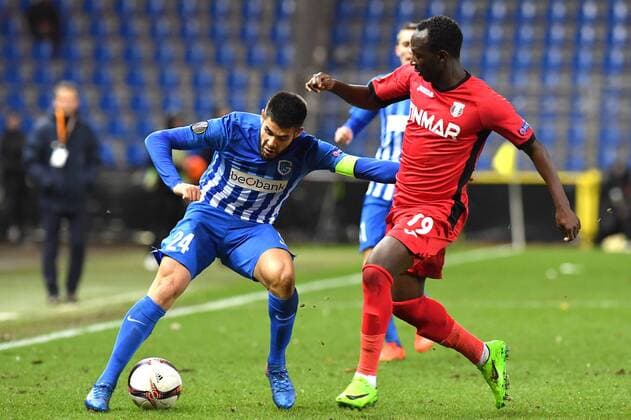 Genk s Alejandro Pozuelo and Astra Giurgiu s Boubacar Mansaly fight for the ball during a game between Belgian soccer team RC Genk and Romanian Club Astra Giurgiu, return leg of the 1 16 finals of the Europa League competition Thursday 23 February 2017, in Genk. First leg result was 2-2. LUCxCLAESSEN  x05053521x
