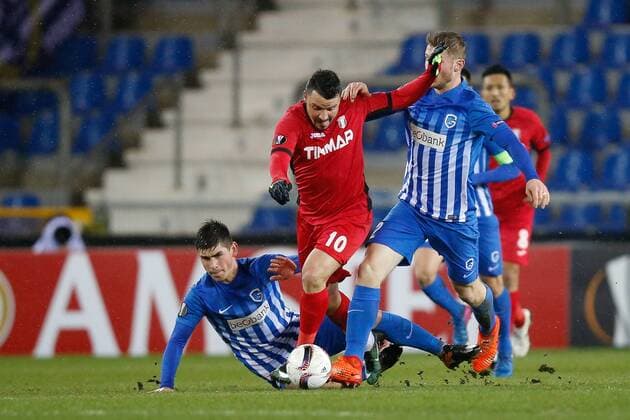 Astra Giurgiu s Constantin Budescu and Genk s Jakub Brabec fight for the ball during a game between Belgian soccer team RC Genk and Romanian Club Astra Giurgiu, return leg of the 1 16 finals of the Europa League competition Thursday 23 February 2017, in Genk. First leg result was 2-2. BRUNOxFAHY  x05053525x