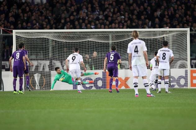 Fußball, EL, AC Florenz - Borussia Mönchengladbach Tor durch Lars Stindl Borussia Mönchengladbach su rigore goal celebration Borussia Mönchengladbach penalty kick Firenze 23-02-2017 Stadio Artemio Franchi Fiorentina - Borussia Mönchengladbach Fiorentina - Borussia M gladbach Europa League 2016 2017 - Round of 16 2nd leg lucaxpagliaricci