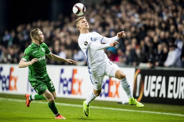 170223 Ludogorets Cosmin Moti und FC Kopenhagens Andreas Cornelius - Europa League, FC Kopenhagen vs Ludogorez Rasgrad.  Copyright: PETTERxARVIDSON BB170223PA032