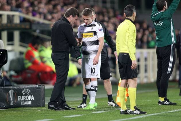 Fußball, EL, AC Florenz - Borussia Mönchengladbach coach Borussia Mönchengladbach Dieter-Klaus Hecking con Thorgan Hazard Trainer Borussia Mönchengladbach Firenze 23-02-2017 Stadio Artemio Franchi Fiorentina - Borussia Mönchengladbach Fiorentina - Borussia M gladbach Europa League 2016 2017 - Round of 16 2nd leg lucaxpagliaricci