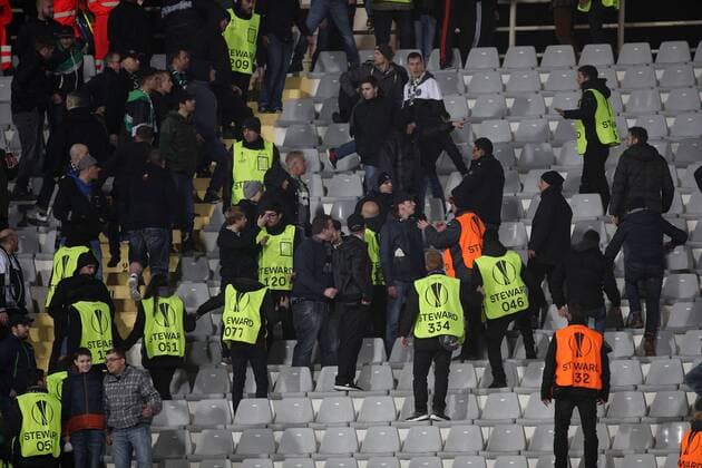 Fußball, EL, Ausschreitungen auf der Tribüne, AC Florenz - Borussia Mönchengladbach Ausschreitungen zwischen den Fans Firenze 23-02-2017 Stadio Artemio Franchi Fiorentina - Borussia Mönchengladbach Fiorentina - Borussia M gladbach Europa League 2016 2017 - Round of 16 2nd leg lucaxpagliaricci