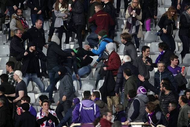 Fußball, EL, AC Florenz - Borussia Mönchengladbach Ausschreitungen zwischen den Fans Firenze 23-02-2017 Stadio Artemio Franchi Fiorentina - Borussia Mönchengladbach Fiorentina - Borussia M gladbach Europa League 2016 2017 - Round of 16 2nd leg lucaxpagliaricci
