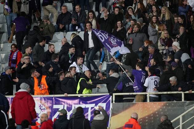 Fußball, EL, Ausschreitungen auf der Tribüne, AC Florenz - Borussia Mönchengladbach Ausschreitungen zwischen den Fans Firenze 23-02-2017 Stadio Artemio Franchi Fiorentina - Borussia Mönchengladbach Fiorentina - Borussia M gladbach Europa League 2016 2017 - Round of 16 2nd leg lucaxpagliaricci