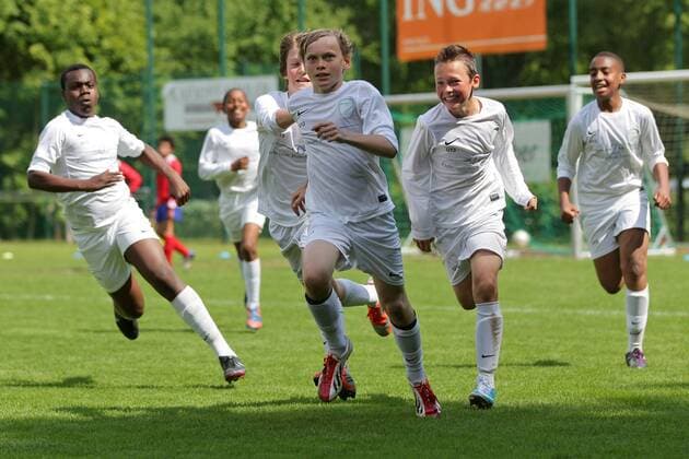 Ryan Johansson (Racing FC Union Luxemburg, vorne) jubelt, freut sich, Jubel, Freude nach seinem Tor zum 1:1 Fussball Jugend Pokalfinale Minimes (U13) 2012-2013 Swift Hesperingen - RFCU Luxemburg 08.06.2013 