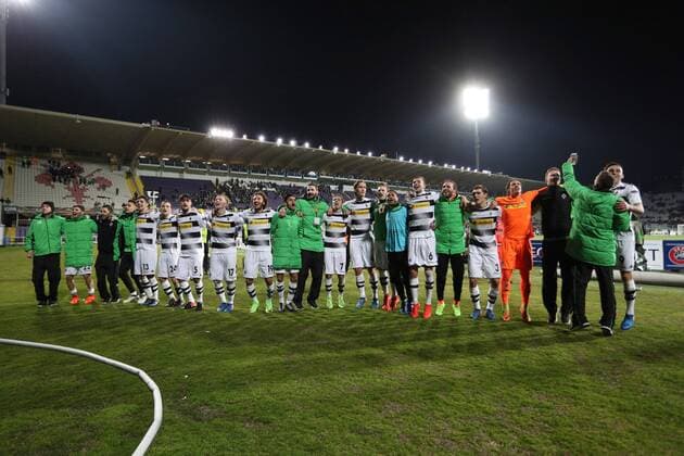Bilder des Tages - SPORT Celebration Borussia Monchengladbach under our supporters Firenze 23-02-2017 Stadio Artemio Franchi ACF Fiorentina vs. Borussia Monchengladbach Fiorentina - Borussia M gladbach Europa League 2016 2017 Round of 16 2nd leg lucaxpagliaricci
