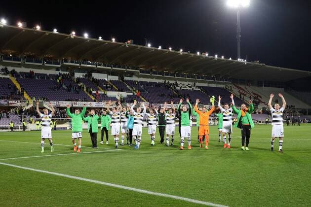 Bilder des Tages - SPORT Celebration Borussia Monchengladbach under our supporters Firenze 23-02-2017 Stadio Artemio Franchi ACF Fiorentina vs. Borussia Monchengladbach Fiorentina - Borussia M gladbach Europa League 2016 2017 Round of 16 2nd leg lucaxpagliaricci