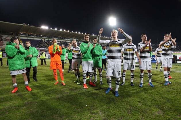 Bilder des Tages - SPORT Celebration Borussia Monchengladbach under our supporters Firenze 23-02-2017 Stadio Artemio Franchi ACF Fiorentina vs. Borussia Monchengladbach Fiorentina - Borussia M gladbach Europa League 2016 2017 Round of 16 2nd leg lucaxpagliaricci