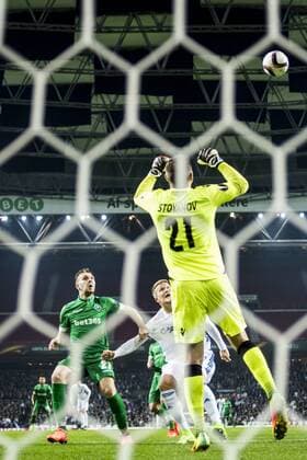 Andreas Cornelius, Ludogorets Vladislav Stoyanov, Cosmin Moti - Kopenhagen, Dänemark - Fussball, Europa League, FC Kopenhagen vs. PFC Ludogorets Razgrad.  Copyright: PETTERxARVIDSON BB170223PA072