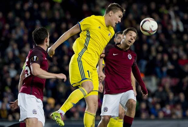 Alexandr Bucharov of Rostov, centre, and Sparta s Matej Pulkrab, right, in action during the Europa League round of 32 play off soccer match between AC Sparta Praha and FK Rostov in Prague, Czech Republic, on Thursday, February 23, 2017. (CTKxPhoto VitxSimanek) CTKPhotoP201702231110801  VIS 003