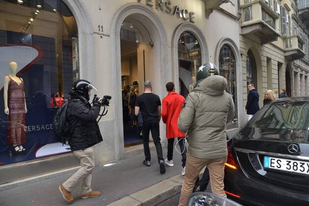 Lewis Hamilton bei Ankunft zur Emporio Armani Modenschau in Mailand Milan, Lewis Hamilton host the parade Emporio Armani  Copyright: xSimonexComix xIPAx xSimonexComix