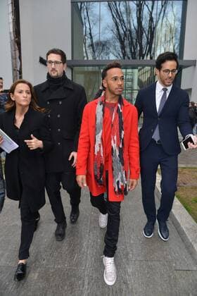 Bilder des Tages - SPORT Milan, Lewis Hamilton host the parade Emporio Armani  Copyright: xSimonexComix xIPAx xSimonexComix